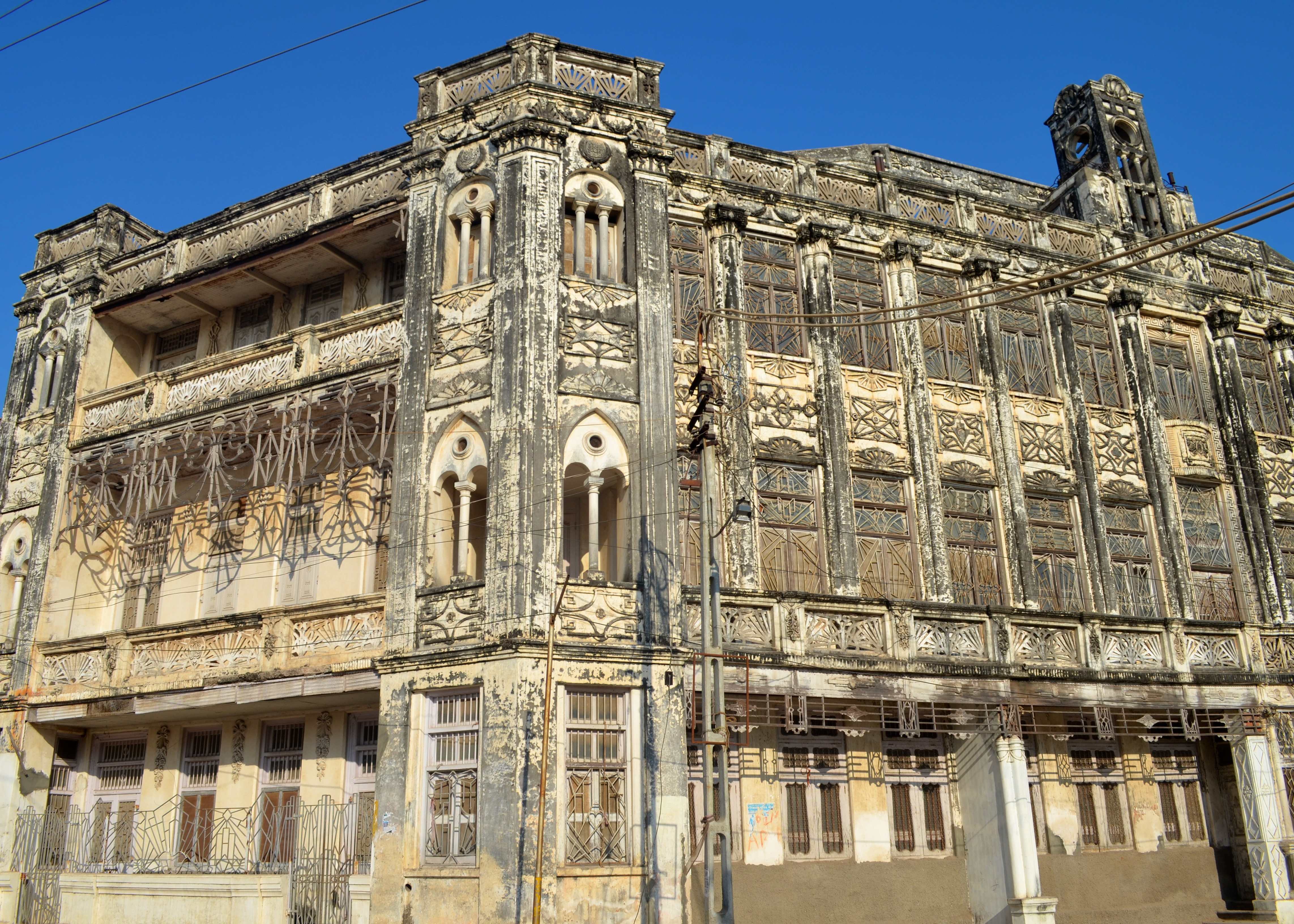 Have you heard of the mysterious mansions of Sidhpur ...